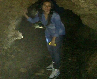 escondida en las sombras